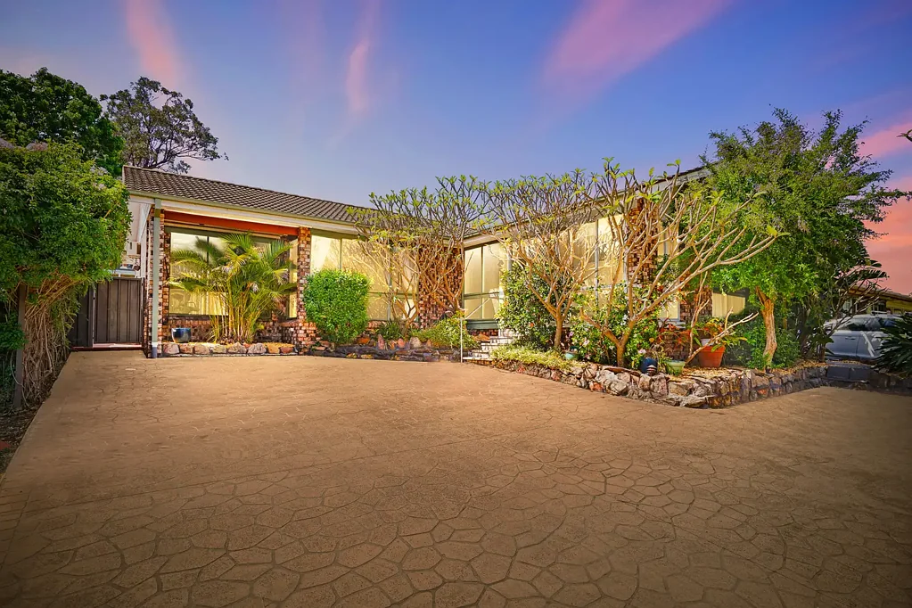 16 Barrallier Way, St Clair, NSW 2759