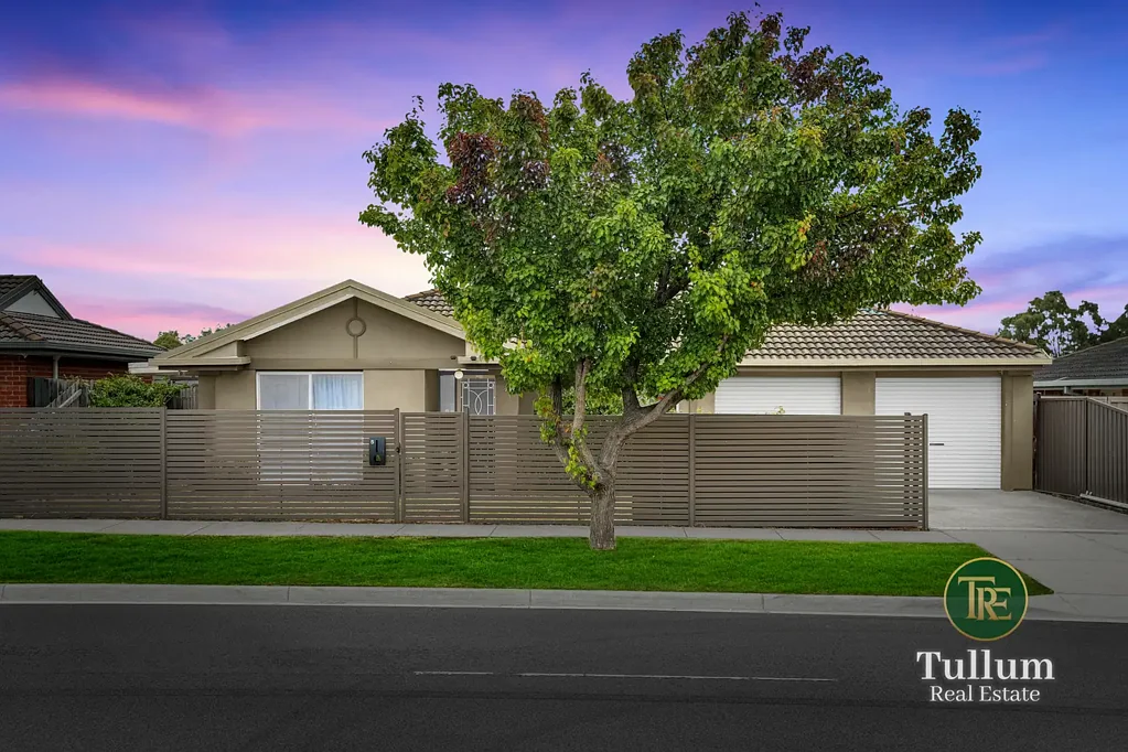 Narre Warren South 4chambre Spacious Family Living on a Generous 630sqm (Approx.) Block in a Prime Location!
