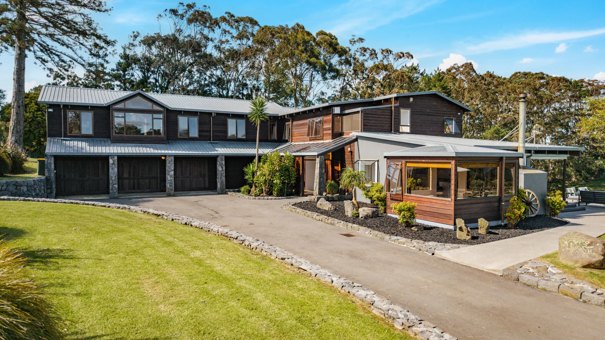 Kumeu 6房 Price SLASHED! Triple Garage, Wkshop, Barn & More!