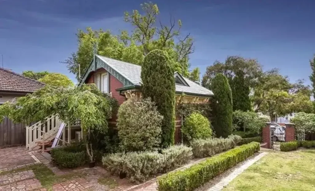 Fully Furnished Loft-Style Living in the Heart of Caulfield