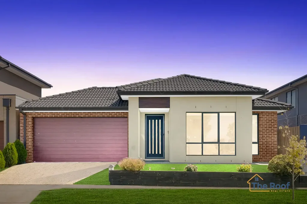 Tarneit 4 Bedroom MODERN HOUSE WITH DOUBLE MASTER SUITE AND A THEATRE!