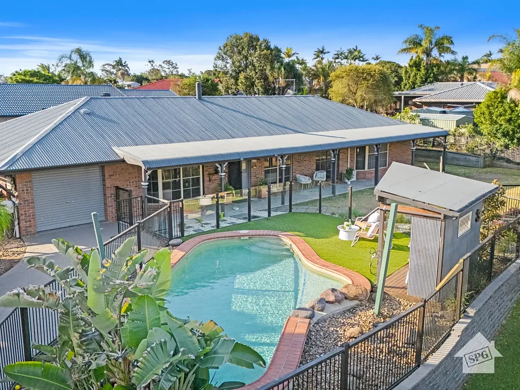 Wynnum West 4침실 A family oasis with timeless charm!