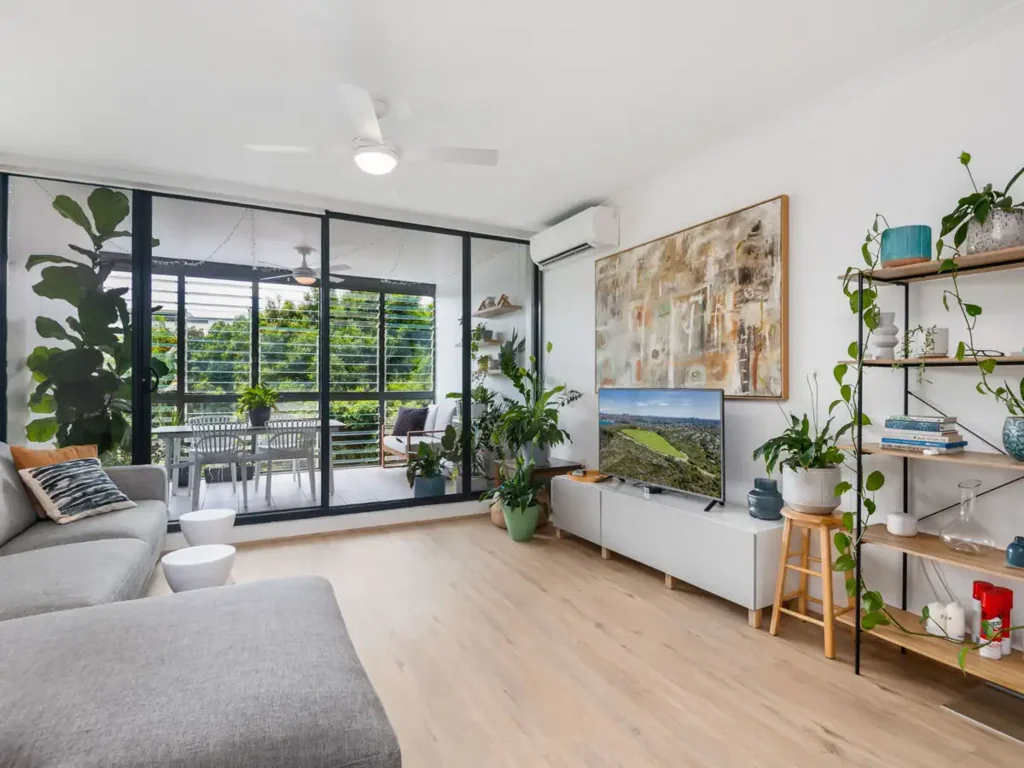 Stunningly private oasis with undercover entertaining + study area