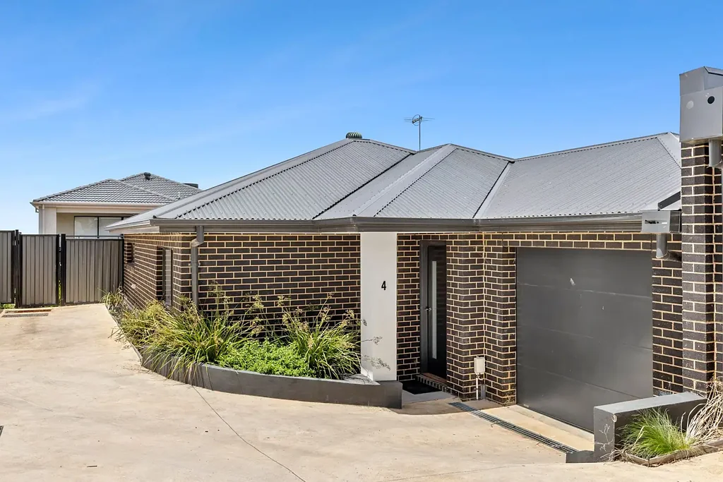 4/4 Ross Street, Darley, VIC 3340