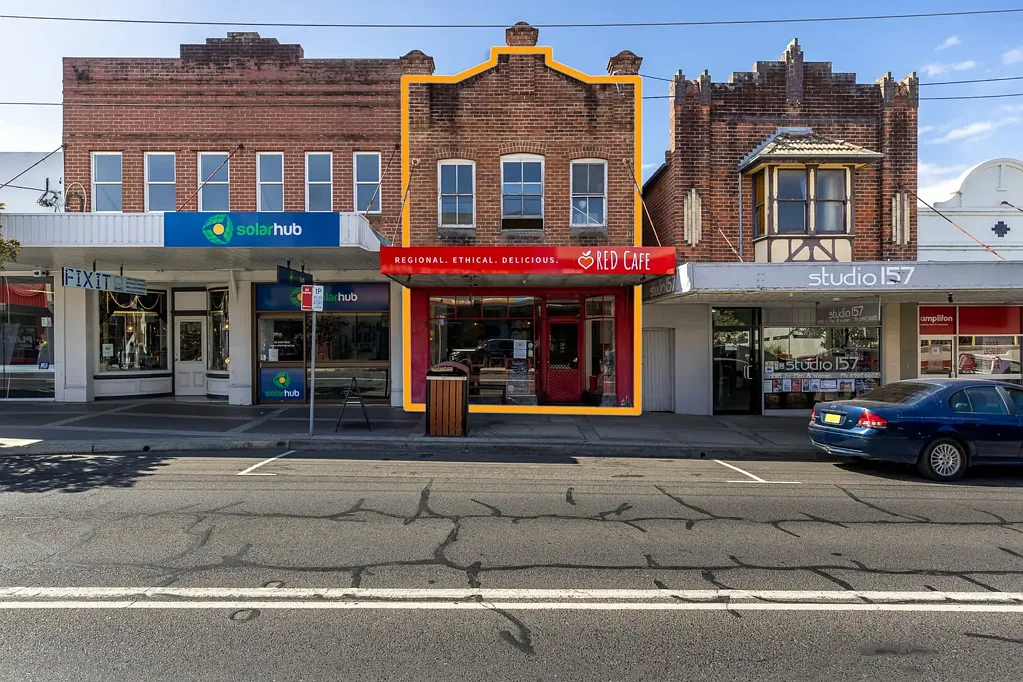 Bega 1房  PRIME MAIN STREET FREEHOLD - HOME OF A VIBRANT LOCAL CAFE