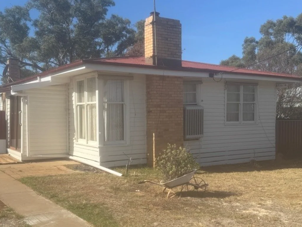 Charlton 3 BEDROOM WEATHERBOARD HOME IS A PERFECT INVESTMENT  OR JUST MOVE IN!  GREAT LOCATION, READY TO GO!