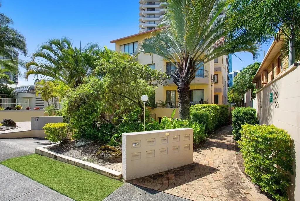 Bright & Breezy 1-Bedroom Apartment in Prime Surfers Paradise Location