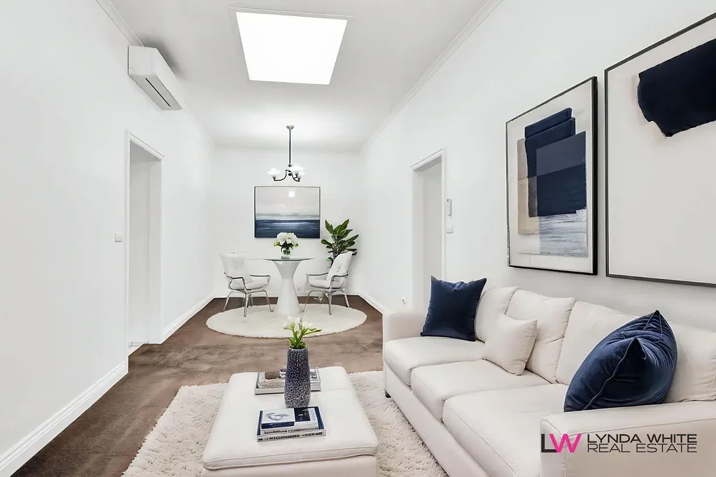 PRICE SIGNIFICANTLY REDUCED ! Classic Comfort in the Heart of Port Melbourne!