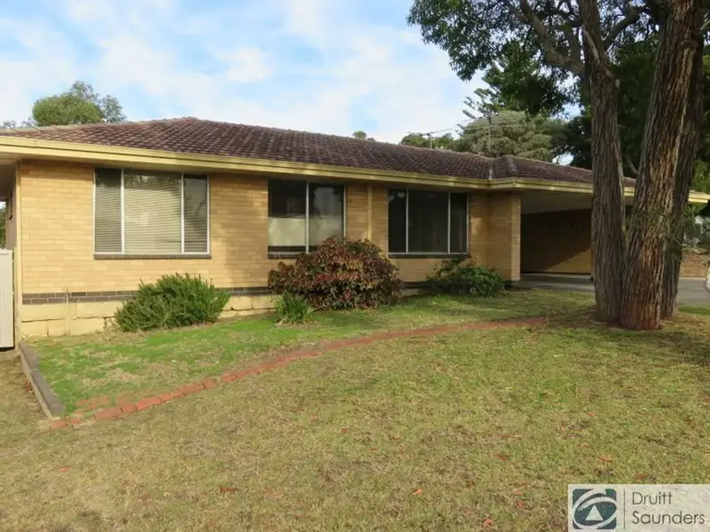 AIR CON, DOUBLE CARPORT, DISHWASHER
HOME OPEN SATURDAY 06 SEPTEMBER AT 11.00AM SHARP!