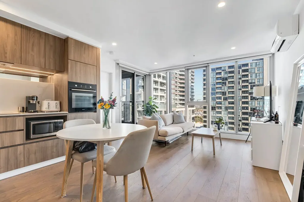 Moonee Ponds 1房 现代设计 自然光线 市中心便利 精美装修 高品质电器 私人阳台 高端设施 游泳池 健身房 墨尔本天际线 Luxury, Location & Lifestyle at Rise