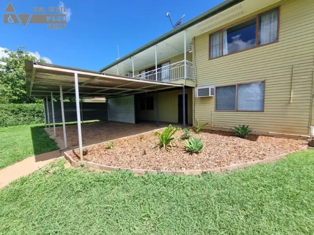 Blackwater 4房  LARGE HOME ON 1012M2 FREEHOLD BLOCK