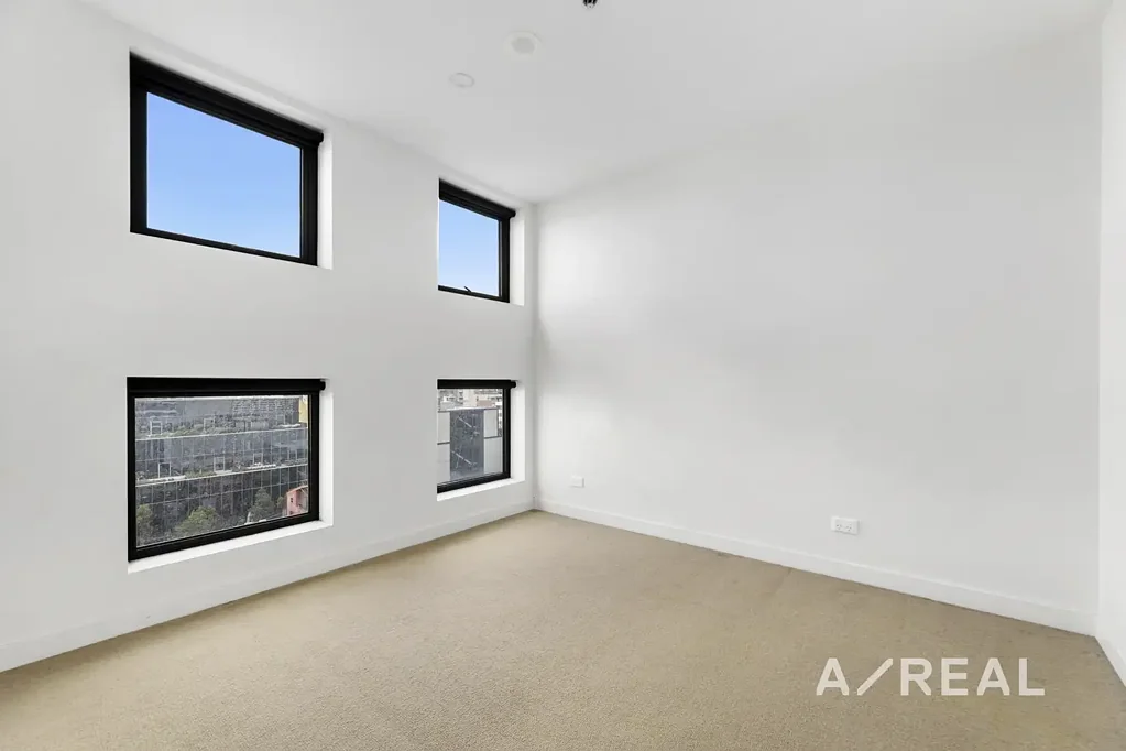 Spacious Two Bedrooms Apartment with fabulous Views!