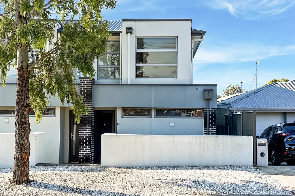 Rostrevor 2Habitaciones Contemporary 2 Story Townhouse in Peaceful Lifestyle Location!