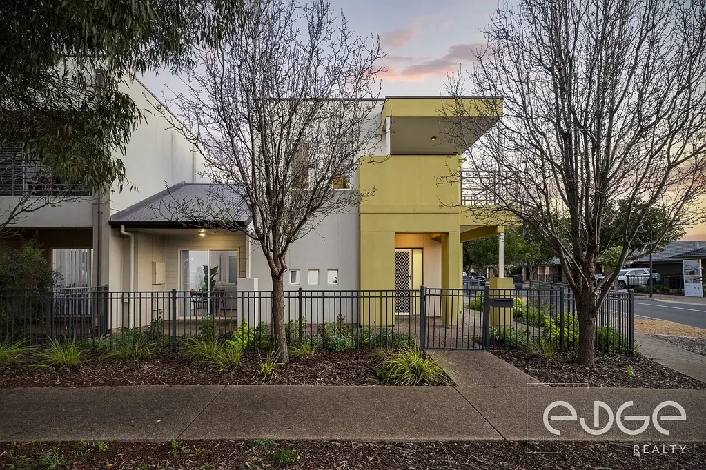 Munno Para 3Kwarto Easy-Care Living in a Parkside Setting!