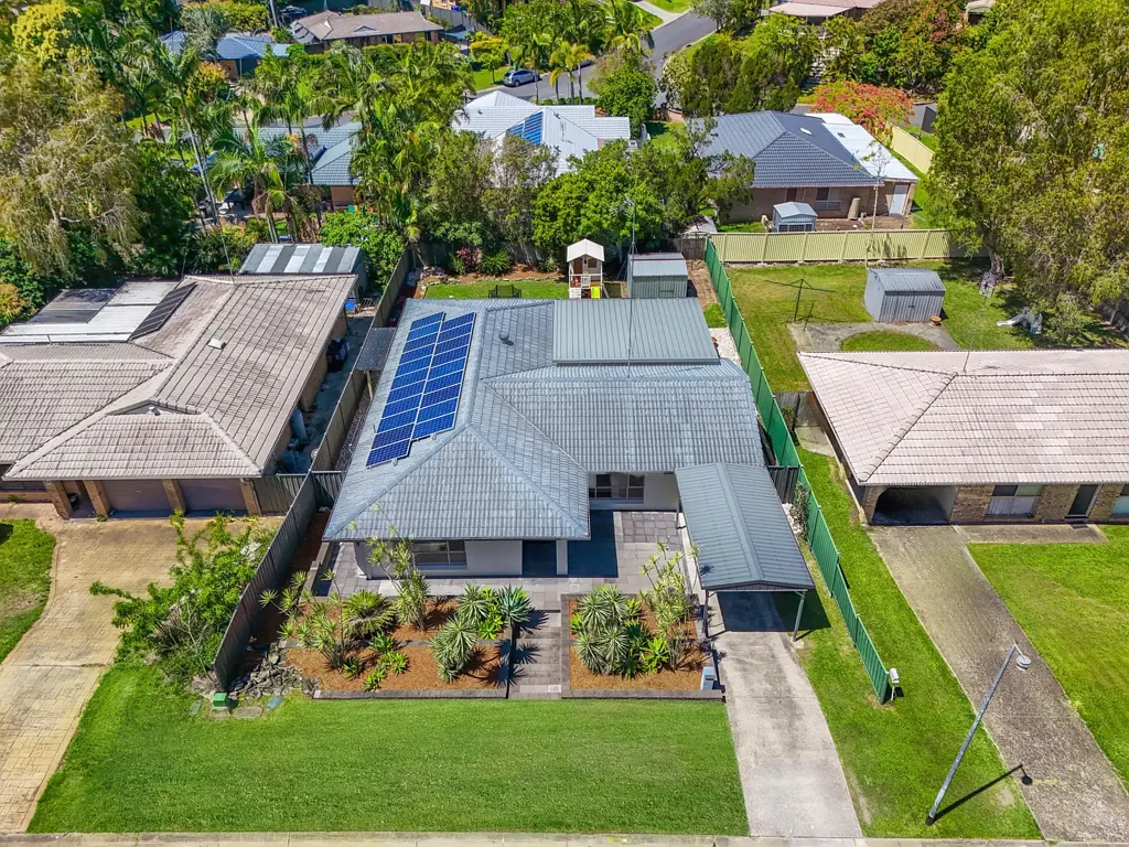 Carrara 3ਬੈੱਡਰੂਮ Fresh, Modern & Move-In Ready in a Peaceful Carrara Pocket