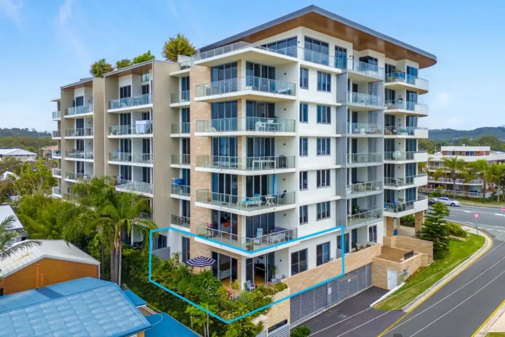 FULLY FURNISHED ULTIMATE BEACHFRONT LIVING