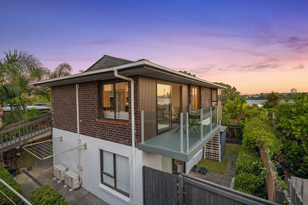 Bayswater 2ਬੈੱਡਰੂਮ STYLISH LIVING AND WATER VIEWS!