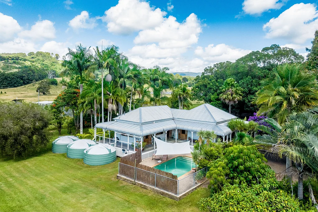 The Pocket 4 Bedroom Stunning Farm house in Peaceful Rural Setting