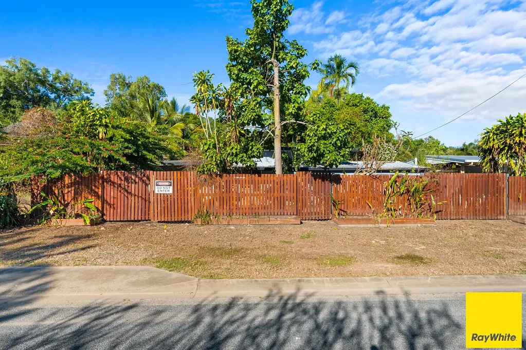 50 Waite Street, Machans Beach, QLD 4878