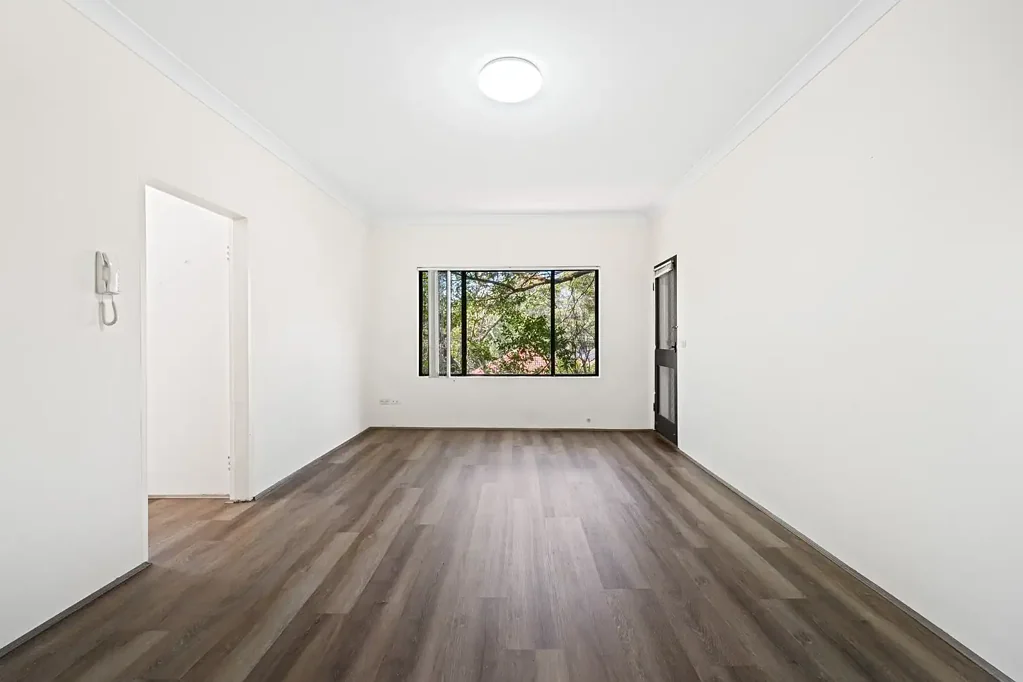 Sunny North Facing Apartment in Ultra Convenient Locale