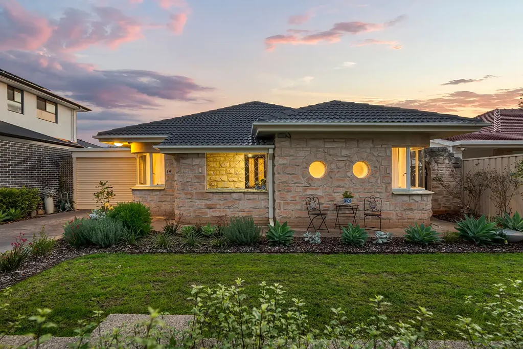 Broadview 4Zimmer Where Art Deco Charm Meets Modern Family Living.