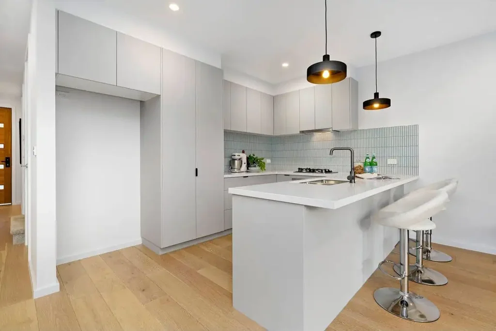 Bulleen 4 Slaapkamer Independent Street Frontage & No OC Fees