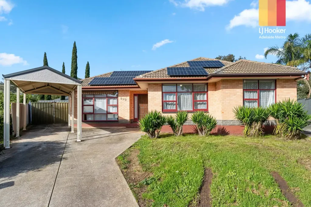 A family home with Solar Panels and New Flooring!!