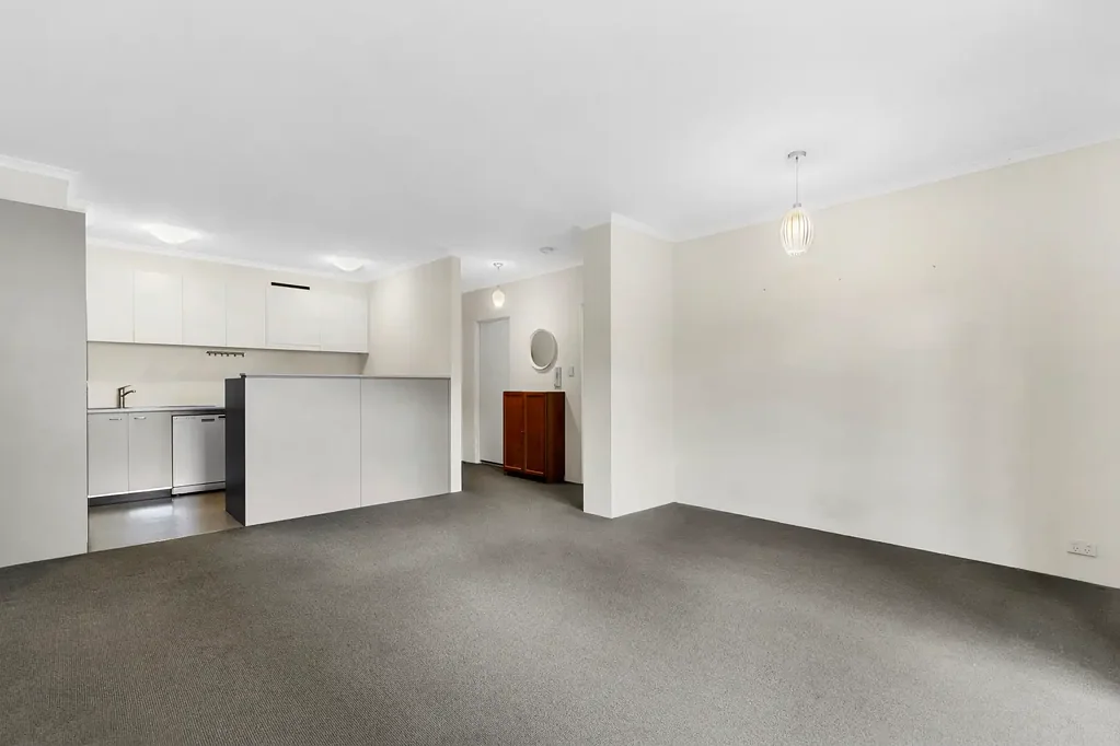 Located in Caley building of the highly sought after Moore Park Gardens