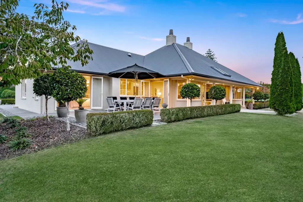 Waiau Pa 4Kwarto Sea Views, Space, and Serious Potential!