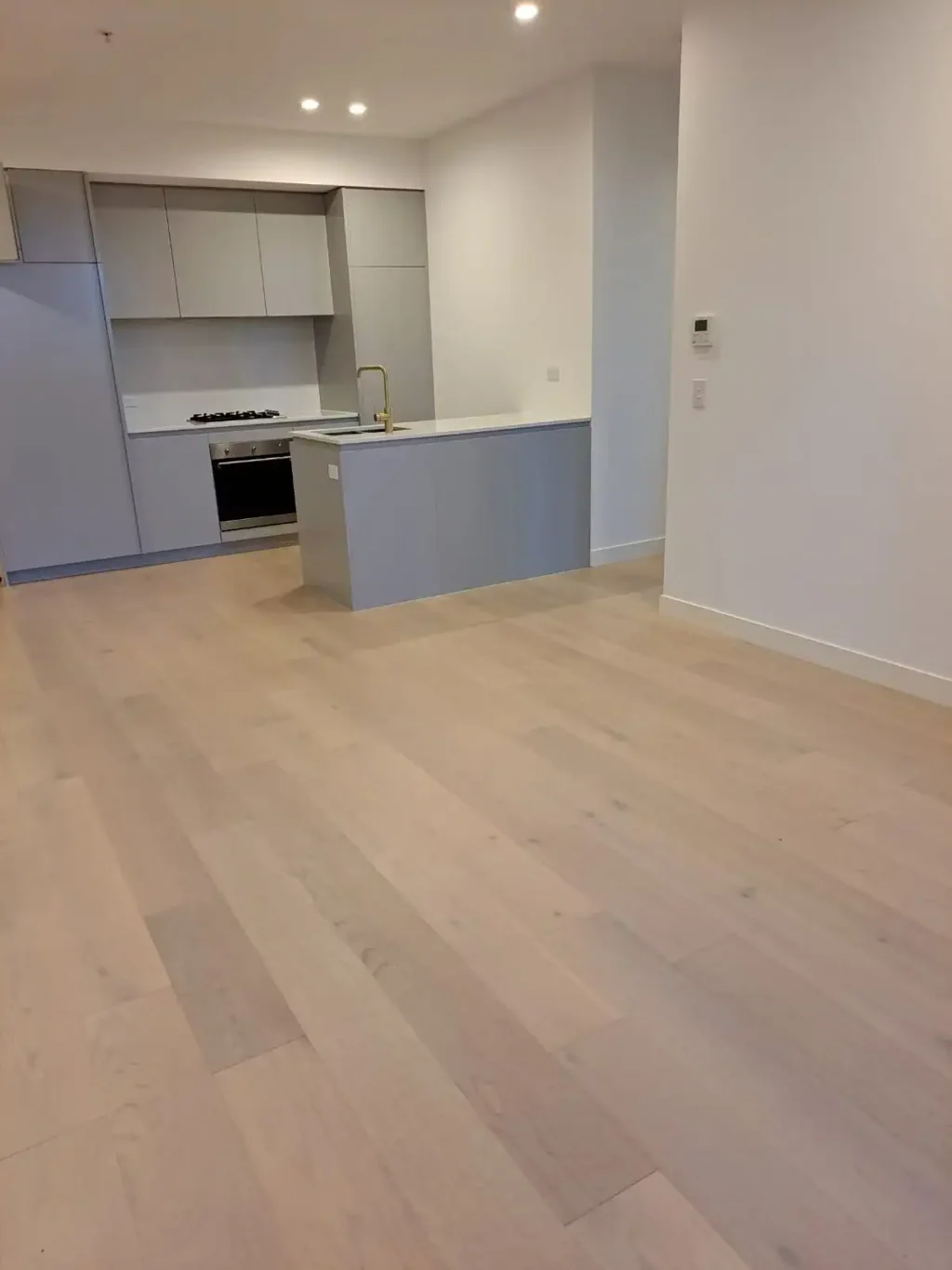MODERN TWO BEDROOM APARTMENT FOR LEASE IN PRIME HURSTVILLE LOCATION!