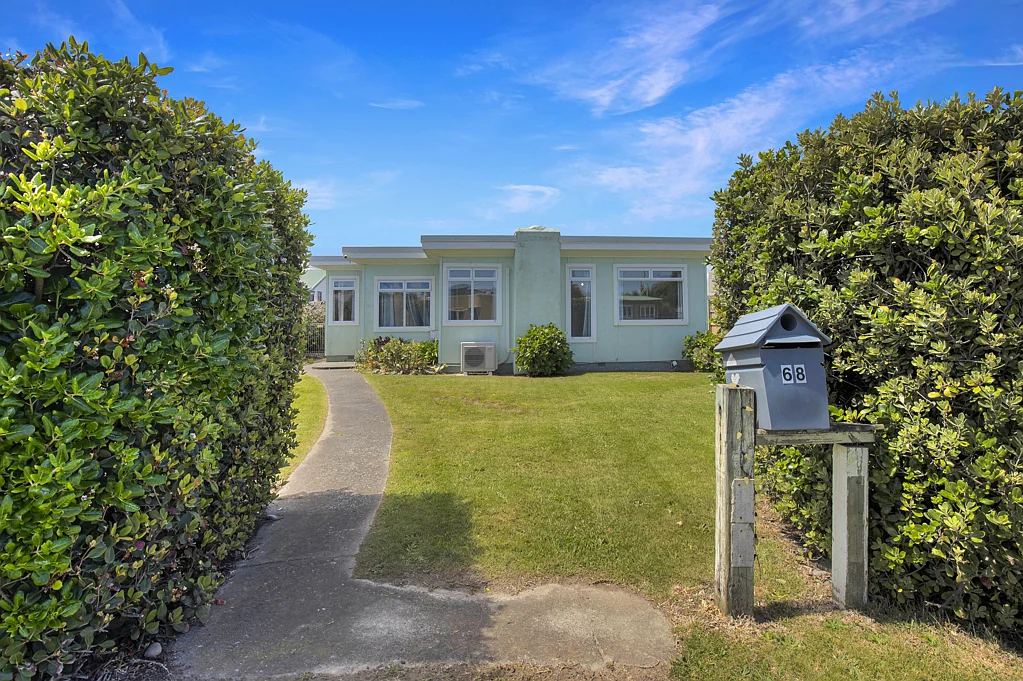 Otaki Beach 2房  Opportunity To Add Value