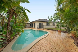 6 Ebony Crescent, Redland Bay