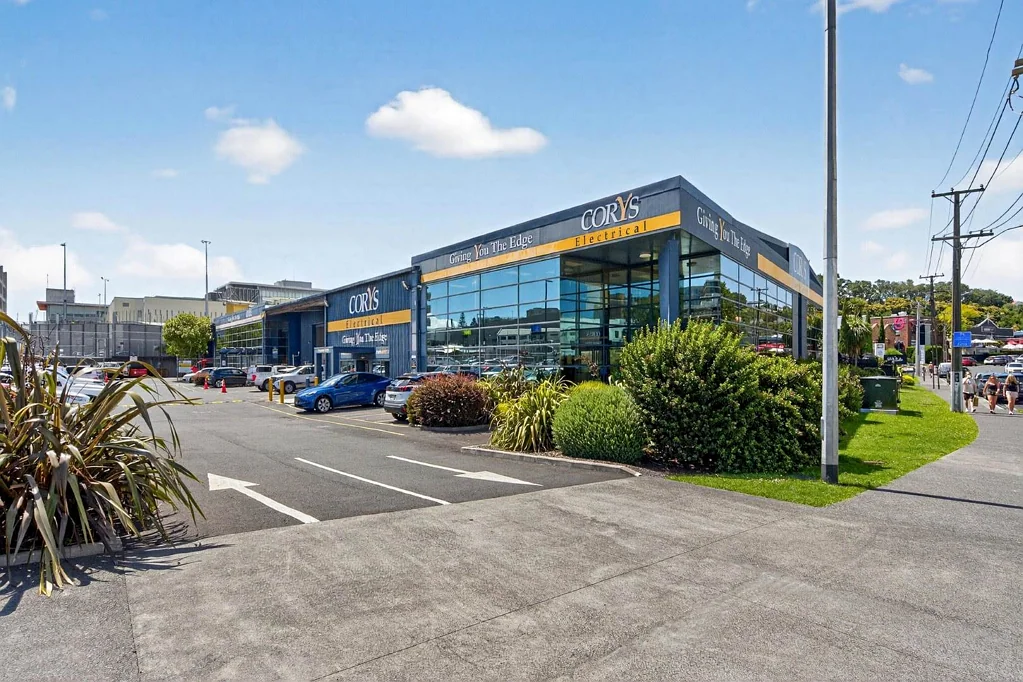 Mount Eden LARGE CENTRAL WAREHOUSE / SHOWROOM