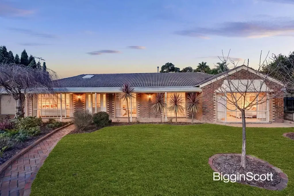 Wantirna South 4ਬੈੱਡਰੂਮ GRAND FAMILY LIVING WITH EXCEPTIONAL SPACE & VERSATILITY IN A PEACEFUL COURT!