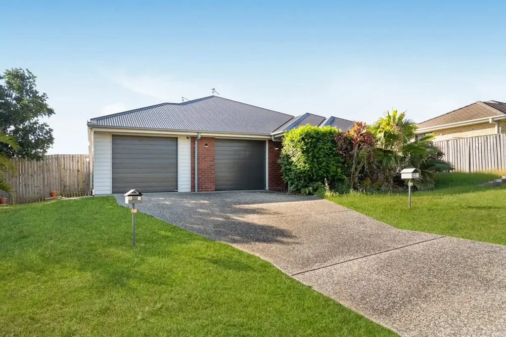 Gleneagle 4ਬੈੱਡਰੂਮ Dual Income Opportunity in the Thriving Gleneagle Growth Corridor!