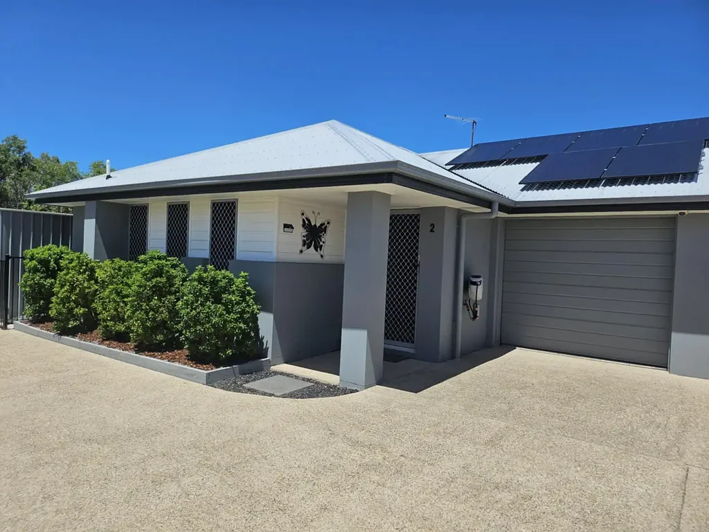 2/42 Brooksfield Drive, Sarina Beach, QLD 4737