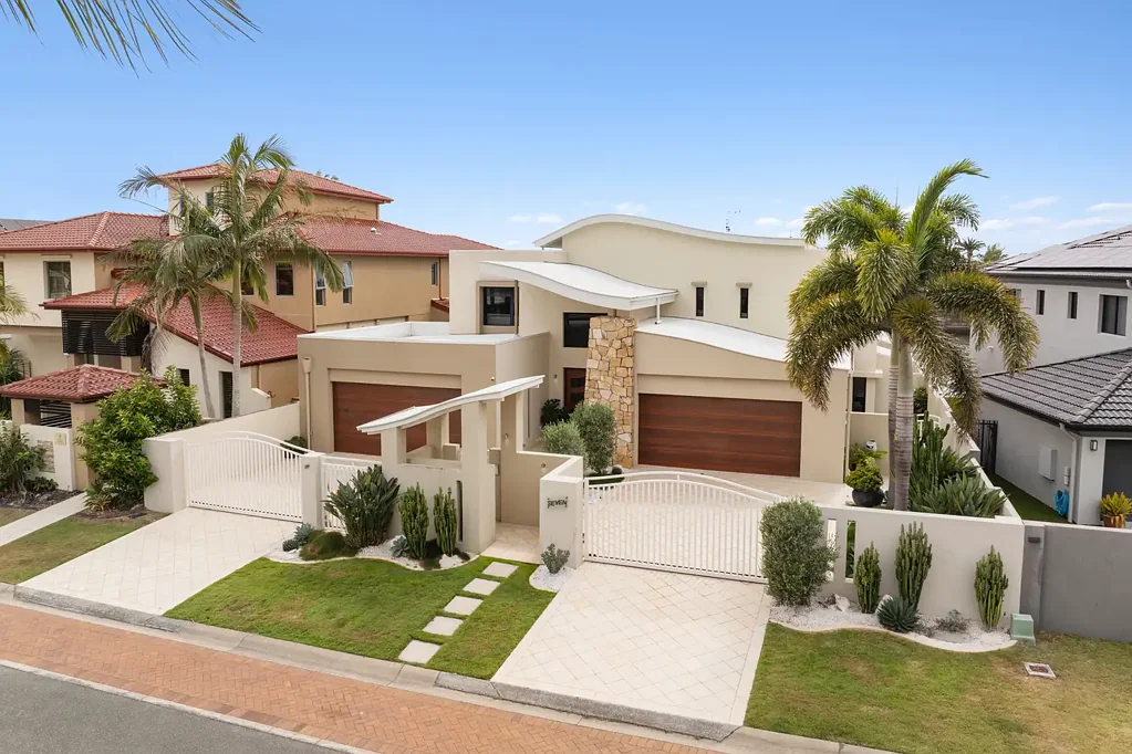 Paradise Point 4ਬੈੱਡਰੂਮ North-Facing Waterfront Elegance with Wide Water Views & Exceptional Privacy