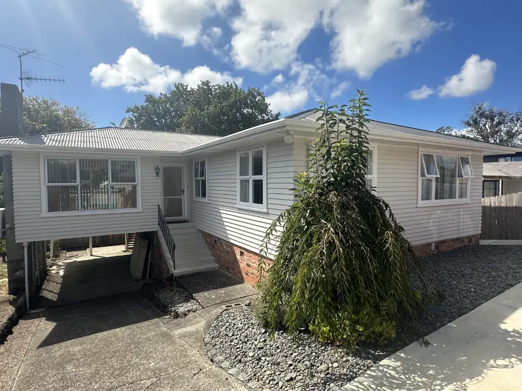 Discover this beautifully designed 4-bedroom, 2-bathroom home in the heart of Glenfield.