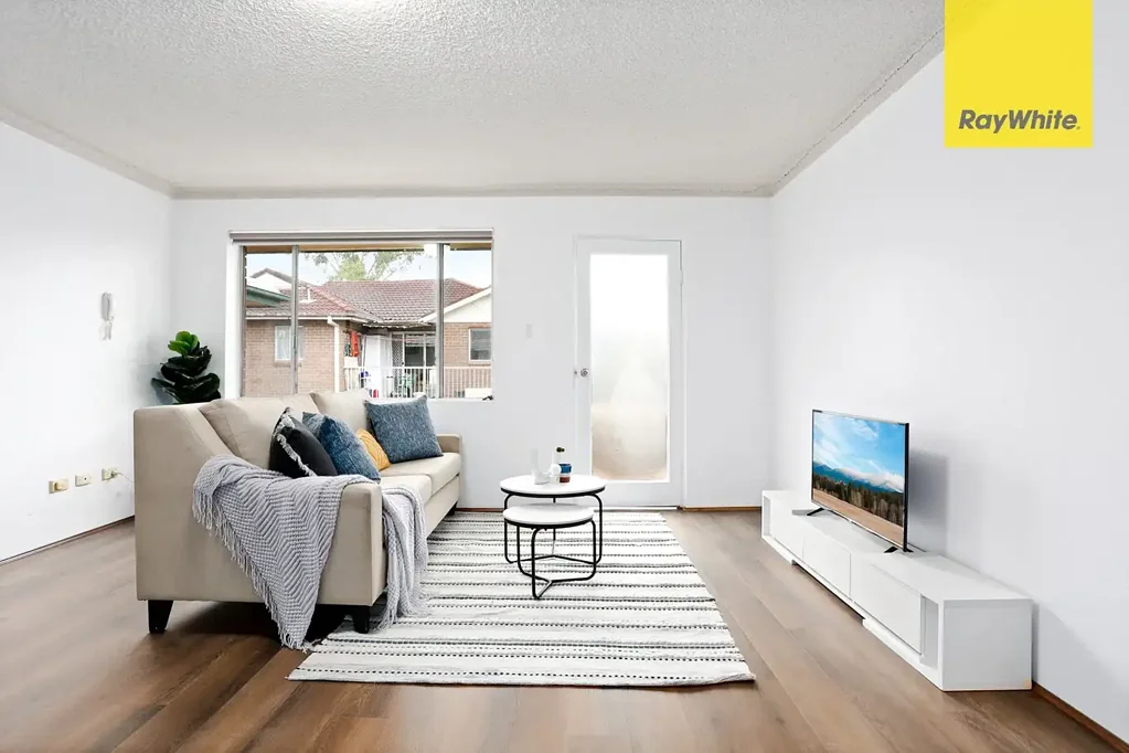 Spacious Top-Floor Full-Brick Apartment in a Prime Location
