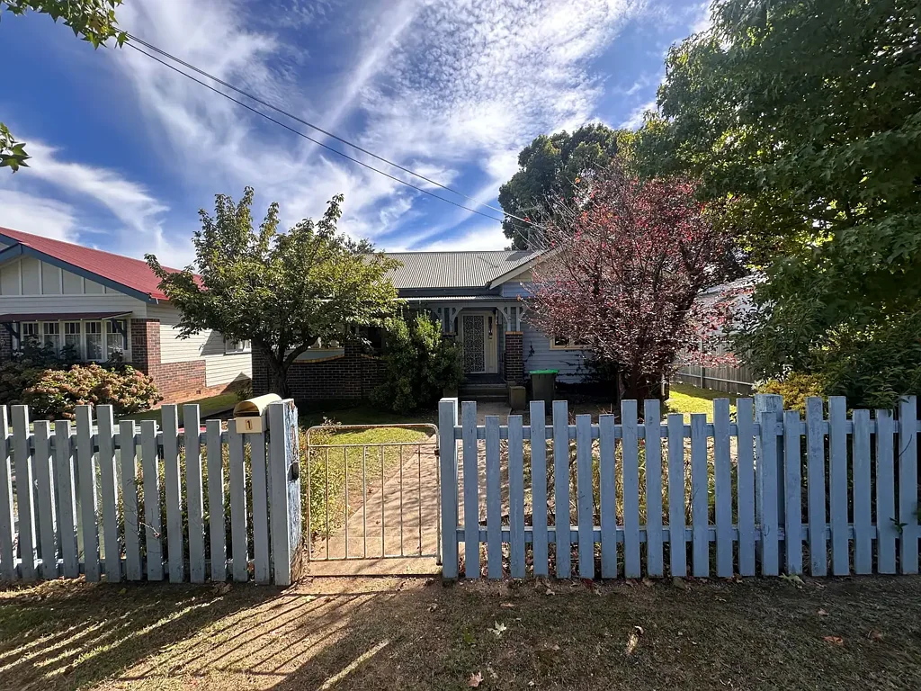 ONE BEDROOM UNIT CLOSE TO TOWN