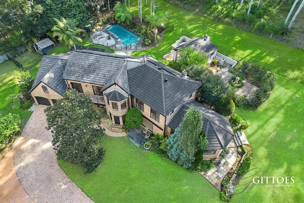 Matcham 5 Bedroom An Elegant & Private Semi-rural Estate with Horse Facilities