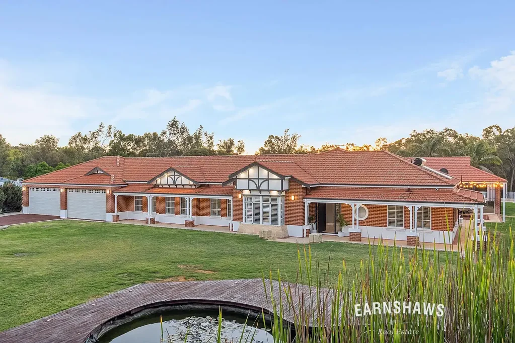 Jane Brook 5 Bedroom A Very Grand Entertainer