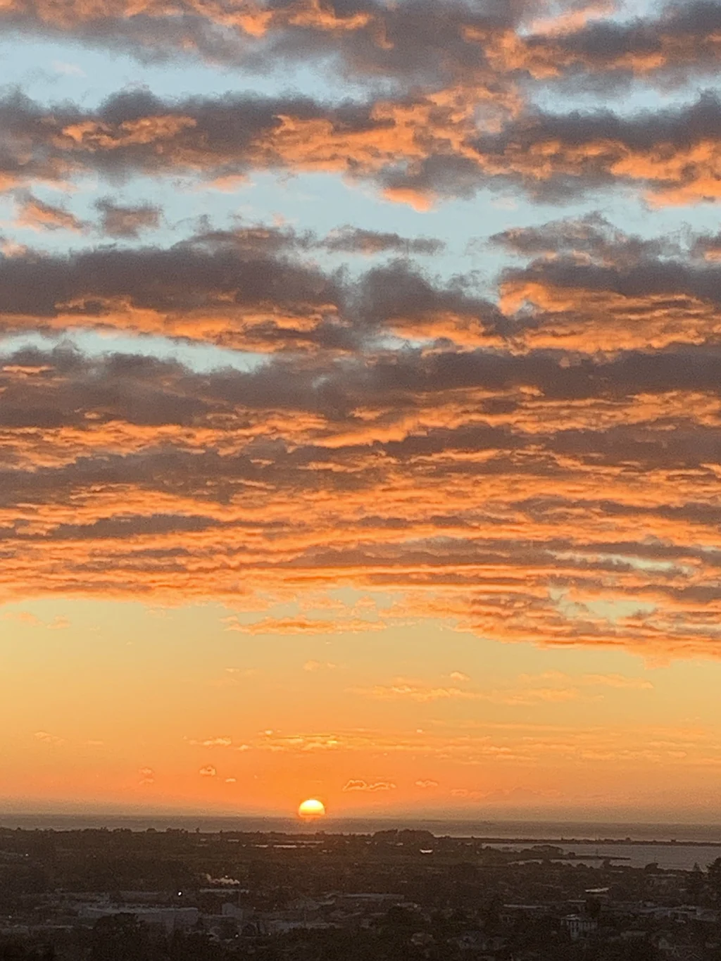 Huntsbury 3Kwarto Sunrise, Skyline, Sunset