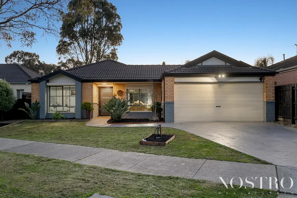 South Morang 4Moenga Stunning family home, stylish updates with exceptional comfort !