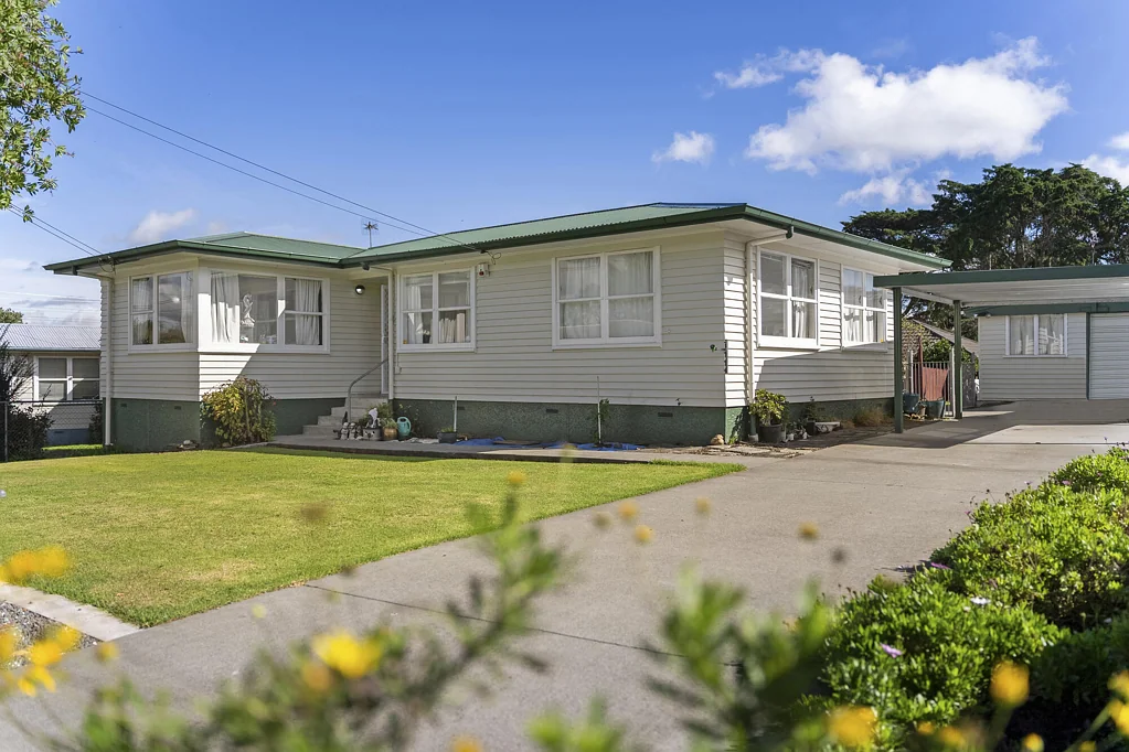 Papakura 3房 业主整合资产，急售，交割条款灵活！紧邻学校/交通枢纽，自住/出租皆宜！ Auction Today - Onsite at 2:30PM