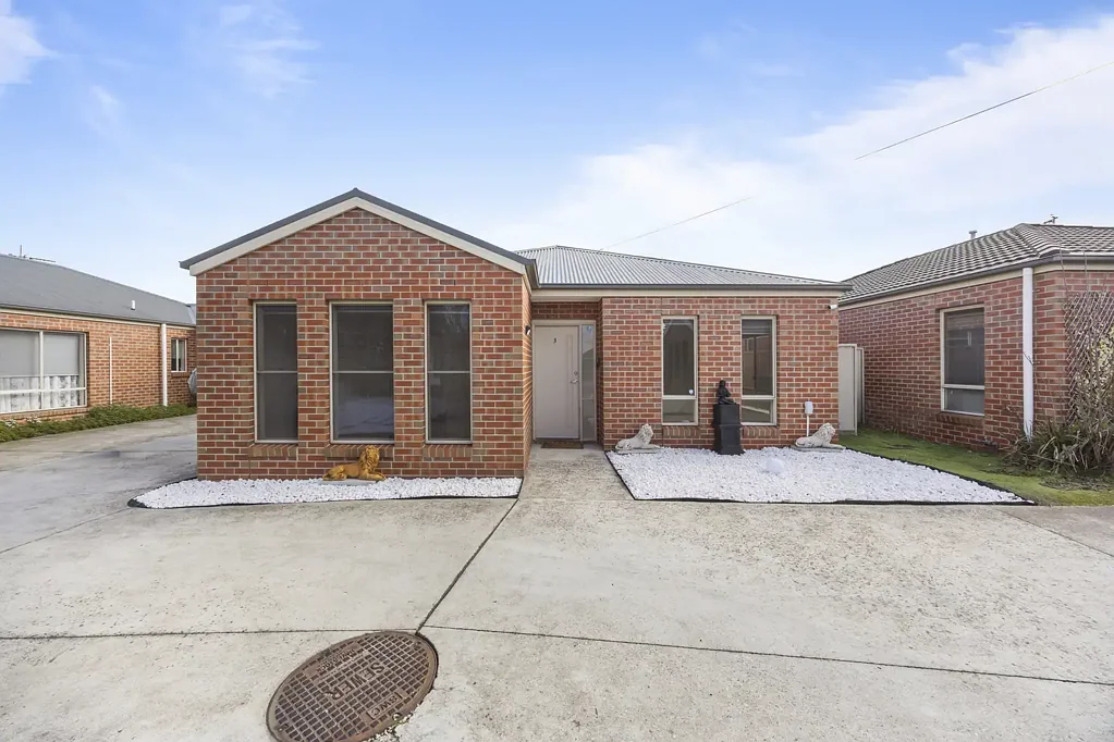 Well Presented Unit in Convenient Sebastopol Location