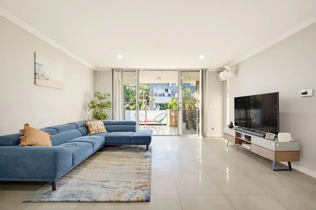 Rydalmere 2침실 Rare Corner Apartment | Three-Sided Aspect, Two Balconies & Boutique Living