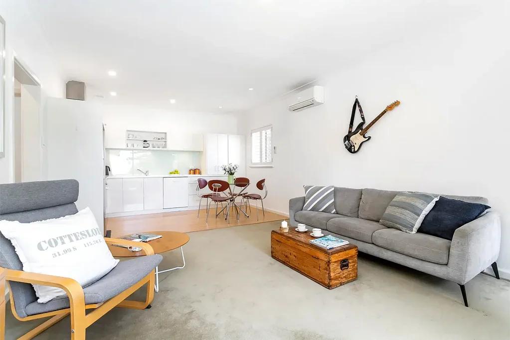 Fully renovated top floor apartment