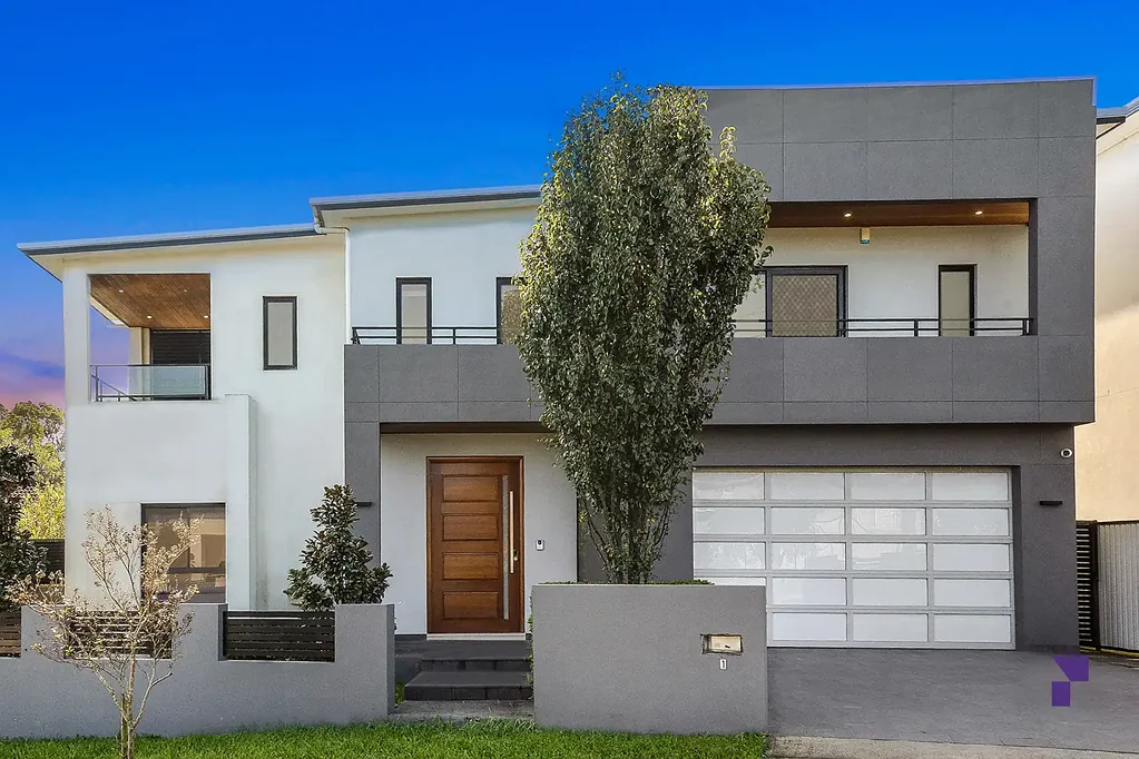1 Kareela Crescent, Greenacre, NSW 2190