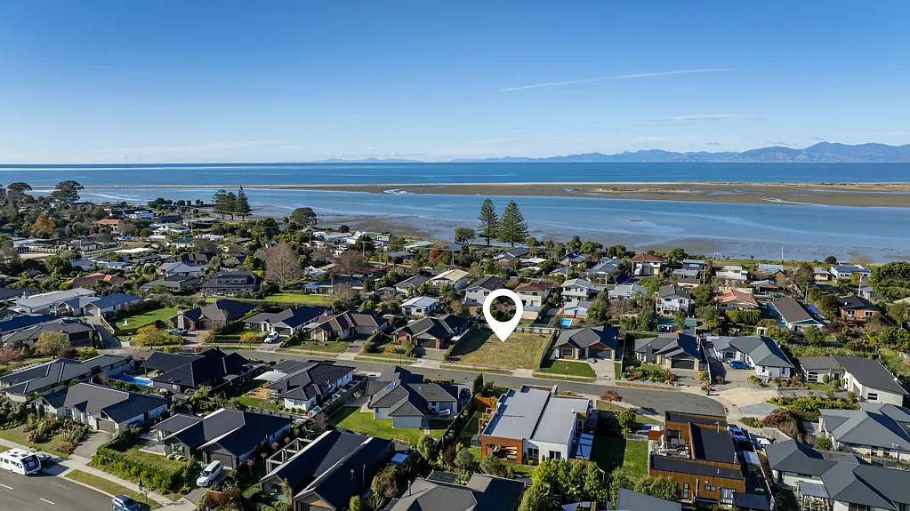 Motueka Serviced, Sought-after - Unrepeatable section!